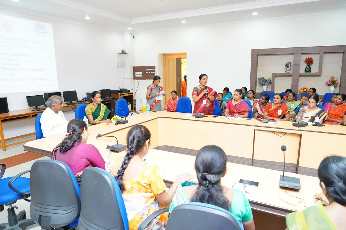 Vellalar College For Women: campus photo 8