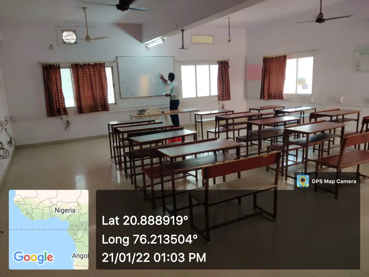 Vidnyan Mahavidyalaya: campus photo 2