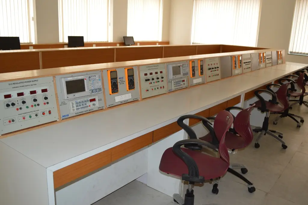Vidya Pratishthans Commerce & Science College: campus photo 7