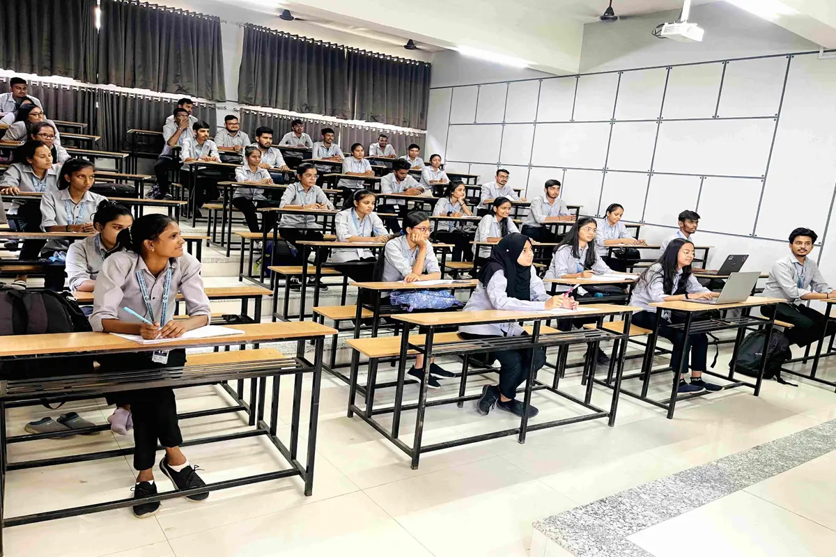 Vidyabharti Trust College of Master in Computer Application: campus photo 8