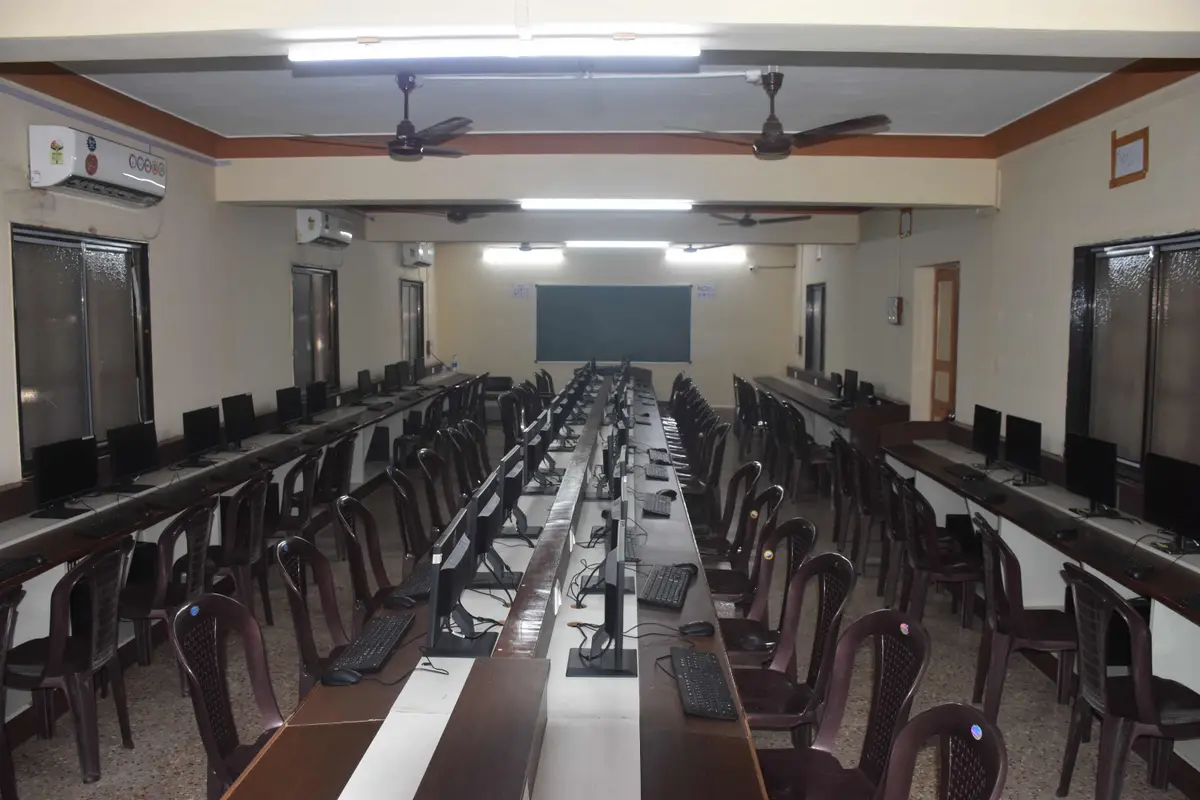 Vidyabharti Trust College of Master in Computer Application: campus photo 5