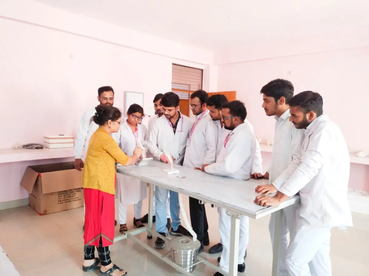 Vimla Family Pharmacy College: campus photo 1