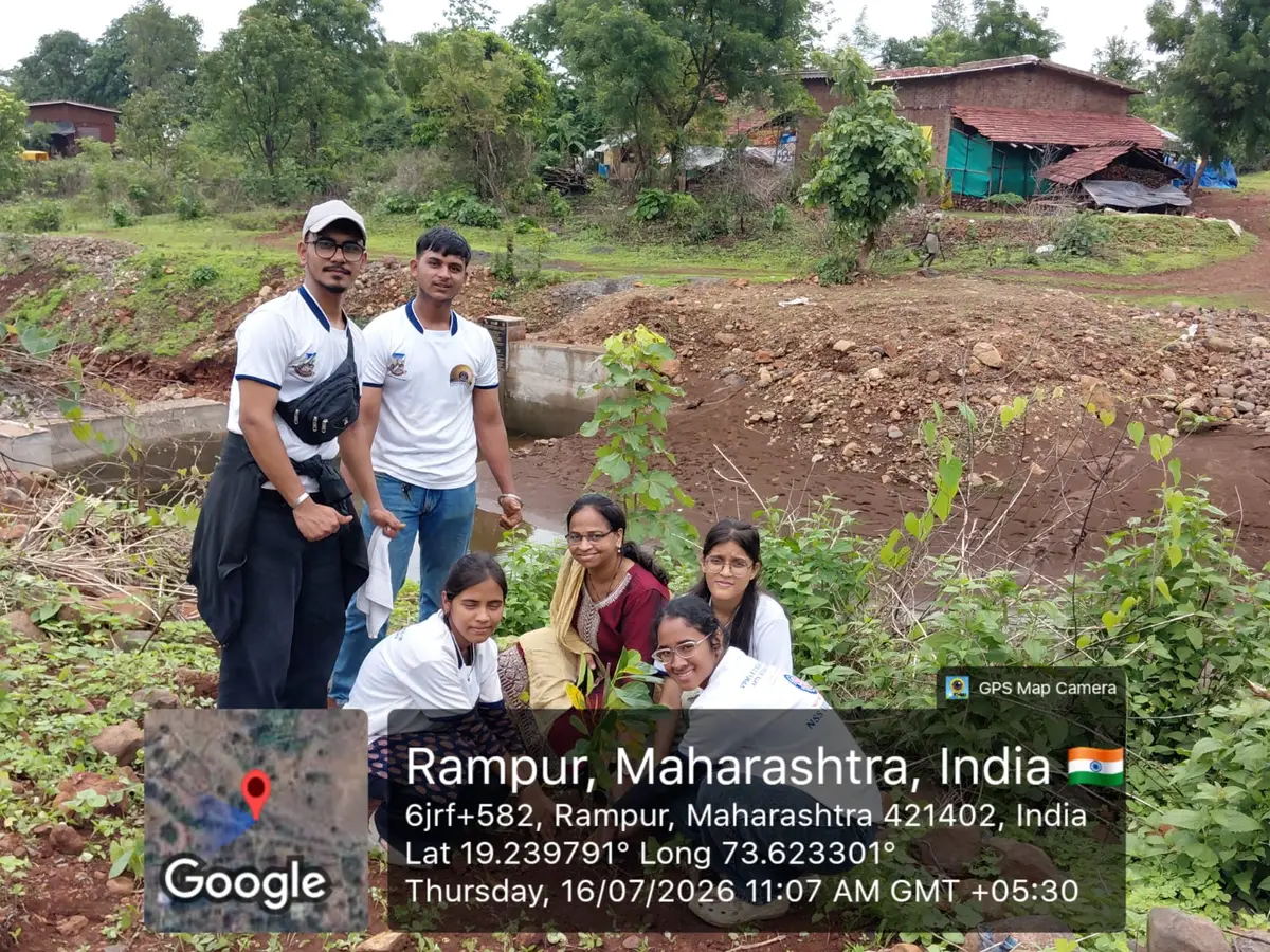 VPMs Ramniklal Z Shah College of Arts Science and: campus photo 7
