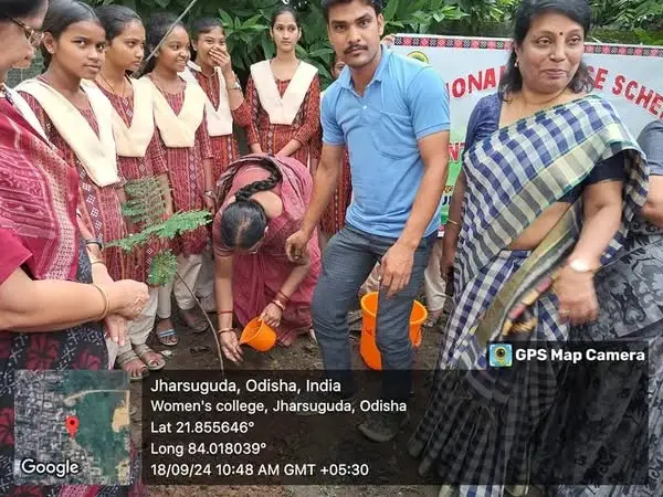 Women's College: campus photo 4