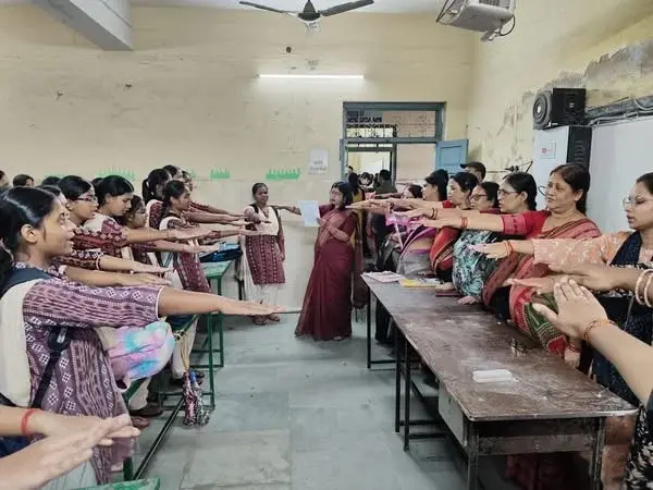 Women's College: campus photo 3