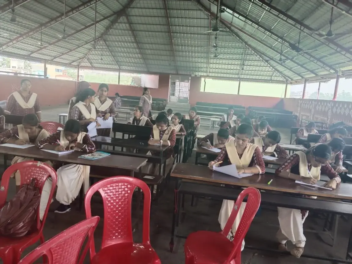 Women's College: campus photo 8
