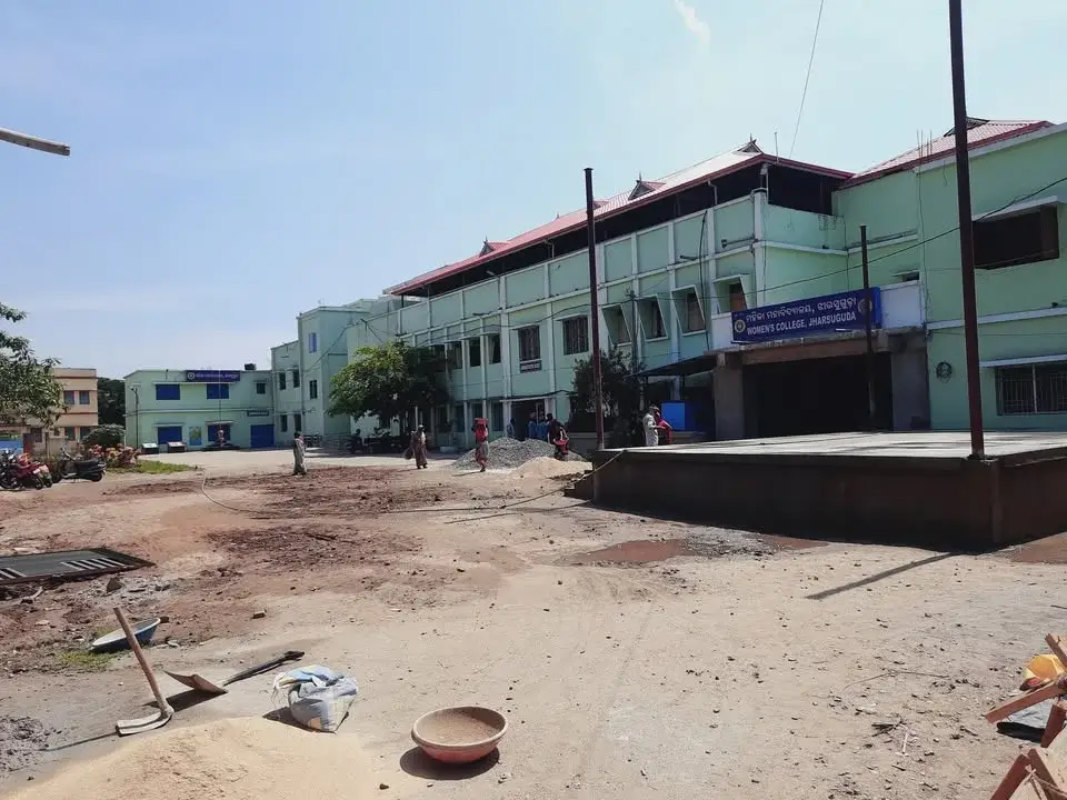 Women's College: campus photo 2
