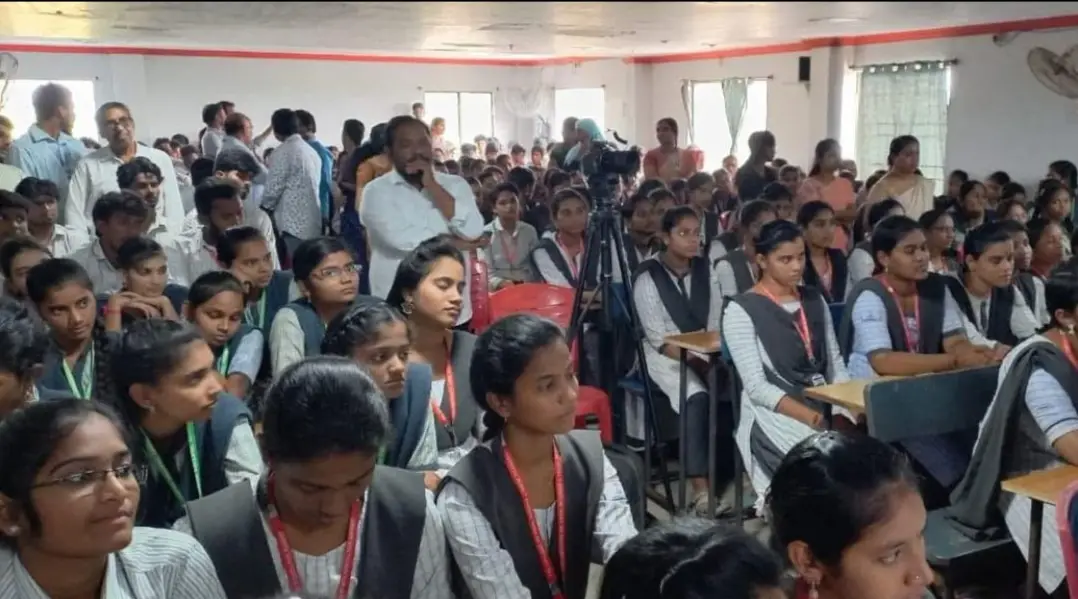 Y.R.College of Arts & Science & Tech: campus photo 4