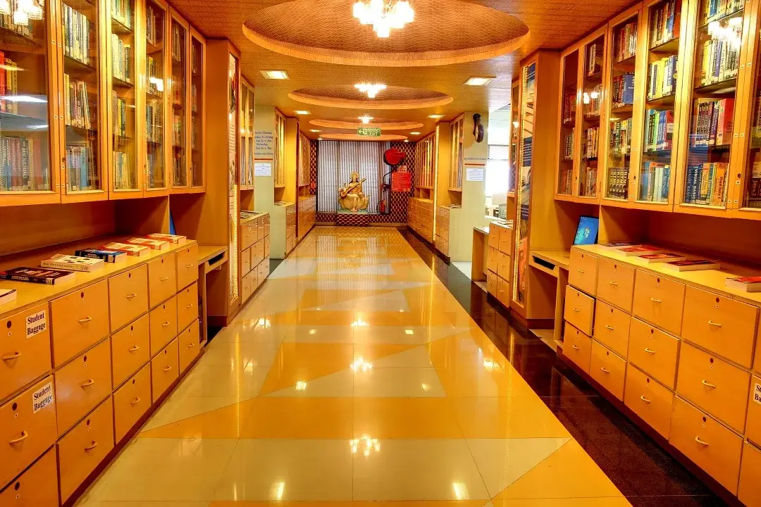 Zagdu Singh Charitable Trust's Thakur Shyamnarayan Degree College, Thakur House, Ashok Nagar, Kandivali (East), Mumbai: campus photo 2