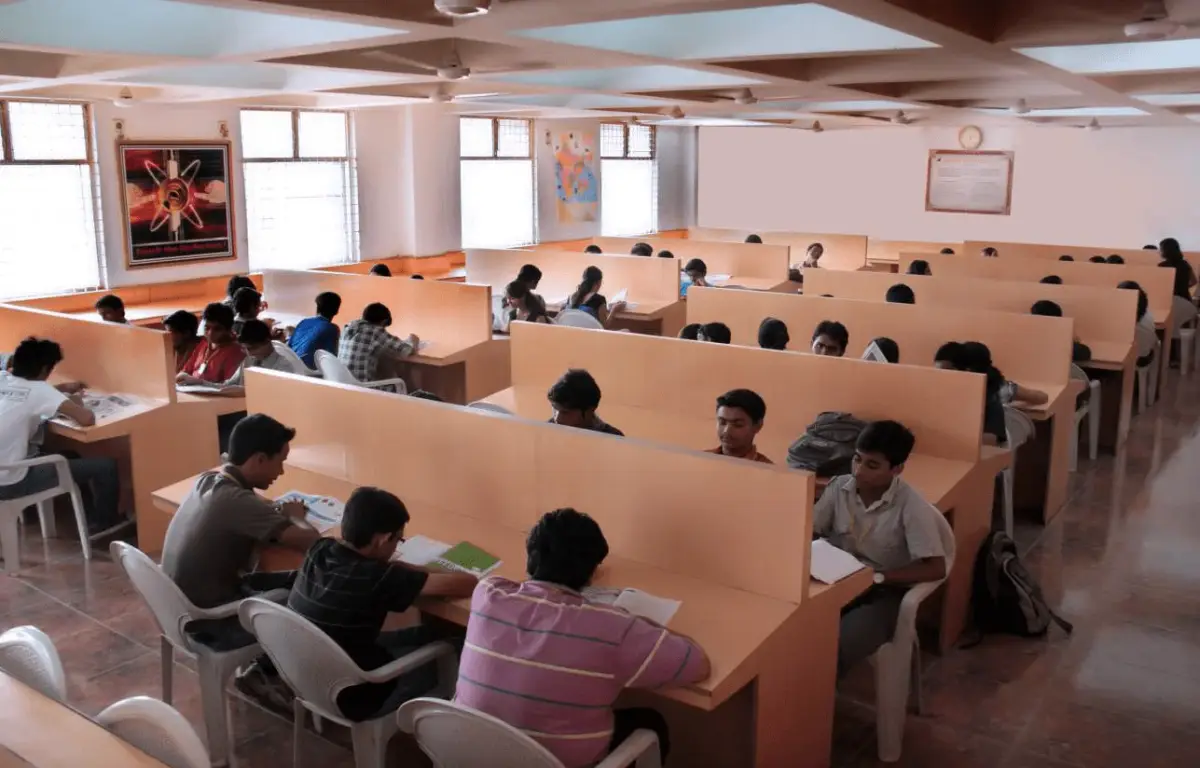 Zagdu Singh Charitable Trust's Thakur Shyamnarayan Degree College, Thakur House, Ashok Nagar, Kandivali (East), Mumbai: campus photo 4