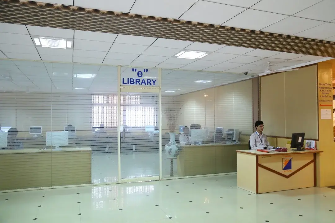 Zagdu Singh Charitable Trust's Thakur Shyamnarayan Degree College, Thakur House, Ashok Nagar, Kandivali (East), Mumbai: campus photo 3