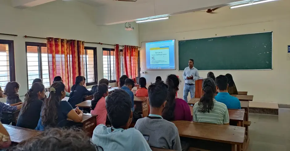 Zanyte Brothers Educational Foundations Narayan Zantye College of Commerce: campus photo 1