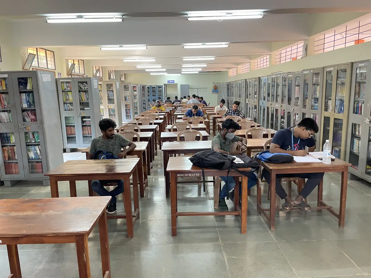 Zanyte Brothers Educational Foundations Narayan Zantye College of Commerce: campus photo 6