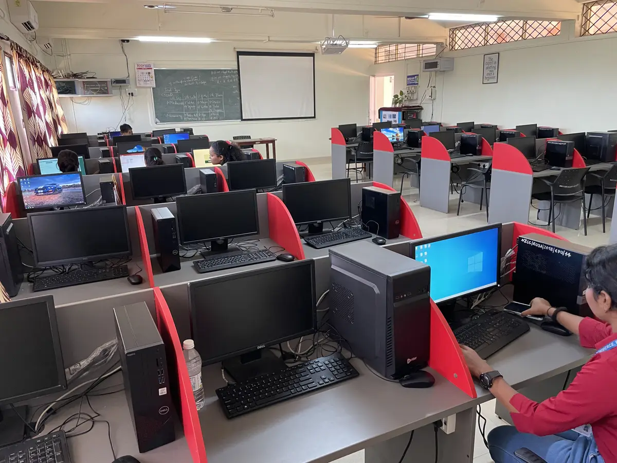 Zanyte Brothers Educational Foundations Narayan Zantye College of Commerce: campus photo 4